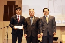 총회군경목선교위원회, 고신대 군종사관후보생 합격자 엄현석 학생 장학금 전달