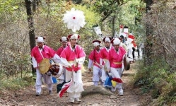 [포토뉴스] 고당봉 정상서 고당할매돌 맞이