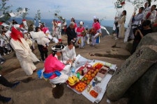 [포토뉴스] 고당봉 정상서 고당할매돌 맞이