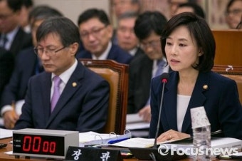 조윤선 “정무수석 재임 동안 박 대통령 독대 없었다”