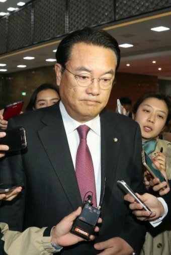 풍랑 휩싸인 새누리 좌초 위기