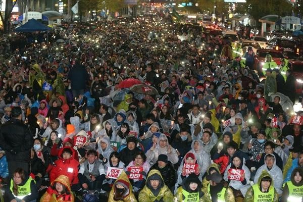한국, 45년 만에 비상계엄 선포→6시간 만에 해제…대통령 퇴진 요구로 인한 시민들의 목소리 고조