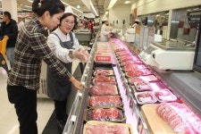 마트마다 소고기 세일… 연말 한우 파티 어때요