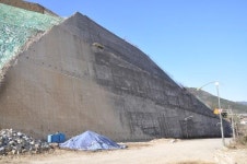 양산 한일아파트, 남아 있는 옹벽도 사면(경사진 평면)으로 재시공
