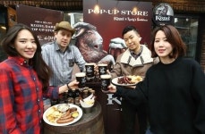 연말파티는 염소마을에서...코젤 다크, 체코 탄생 마을 재현한 첫 팝업스토어 오픈