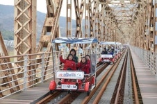 김해 낙동강 변 레일바이크 운행 1년도 안 돼 잠정 중단