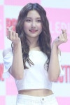 프리스틴 쇼케이스 성연 제 하트 받으세요 [포토]