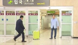 김무성 의원 노 룩 패스(보지 않고 가방을 던졌다는 뜻) 논란