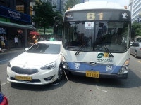 부산 서면 한복판에서 버스·택시 추돌사고…19명 부상(2보)