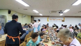 [포토뉴스] 어르신 초복 추어탕 데이