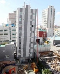 기우뚱 오피스텔, 주변 건물도 기우뚱