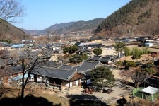 [고택 모여 있는 덕천마을] 집집마다 묻어나는 묵은 정취… 푸근한 옛 멋에 들다