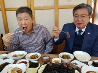 박희채 부산사회체육센터 이사장과 초심한우정 시골 어머니 손맛… 정겨움과 구수함에 반하다