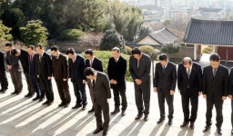 [포토뉴스] 부산일보사 임직원 동래 충렬사 참배