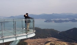 한려수도 케이블카 내리면 스카이워크가!