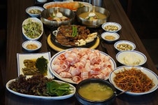 [맛으로 소문난 화명동-식당3선] 음식 다른 두 식당, 인기 이유는 한가지