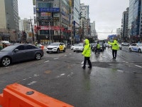 사하구 하단교차로 깊이 3M 싱크홀 발생, 주변 차량 통제