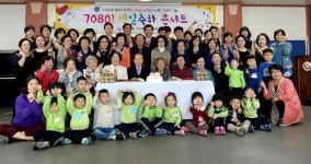 사하구 신평2동, 홀몸어르신을 위한 7080 생신축하콘서트 개최 및 장수사진 촬영