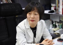 의료 봉사 13년째 실천 신영순 누리사랑의원 원장 도움 주러 갔다가 오히려 위로받아요