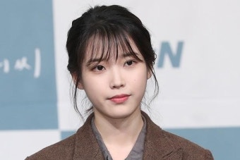 아이유, 오는 16일 팬들과 '나의 아저씨' 단체 관람