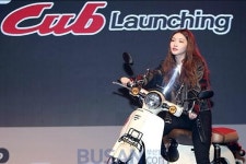 청하 바이크처럼 스키니한 보디 라인 [포토]