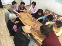 노인 교구 수업 종강 현장 생전 처음 해 본 교구… 동심 돌아간 듯 즐거워