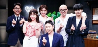 '러브캐처' JR, 출연진과 손가락 하트 뿅뿅 