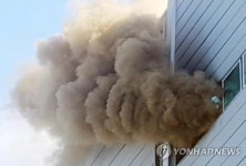 인천 남동공단 세일전자 화재 큰 불길은 잡아…대응 2단계→1단계