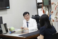 [당당한방병원 김해점] 허리디스크, 원인 치료로 재발 예방해