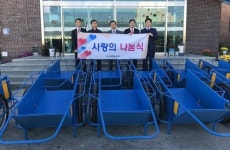 연산9동 부산제일교회, 폐지 수거 어르신에 안전손수레 전달