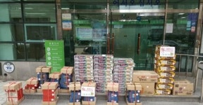 거제2동 홈플러스 아시아드점, 연말 이웃돕기 성품 전달
