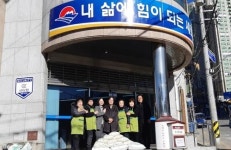 북부산 농협 만덕지점 부녀회, 관내 경로당과 저소득층에 떡국떡 전달