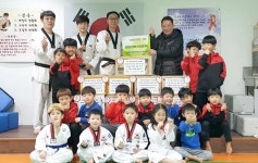 장림2동 월드태권도장, 사랑의 라면 전달식