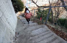 ‘20년 민원’ 영도 ‘아슬아슬’ 통학로, 올핸 해법 찾을까
