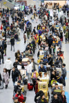 [포토뉴스] 설 연휴 앞두고 김해공항 국제선 ‘북적’