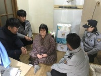 문현지구대, 설맞이 홀로노인 가정방문