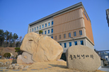 1년을 못 견디고 반으로 쪼개진 울주천년바위