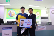 [포토뉴스] 부산병무청 ‘슈퍼 굳건이’ 탄생 축하