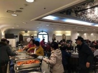 더파티 시청점, 연제구 어르신들께 무료 식사 대접