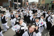 초등생도 대한독립 만세…사천초교, 100주년 재연 행사