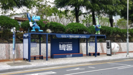 창원NC파크 마산구장 주변에 등장한 이색 야구 테마 버스승강장