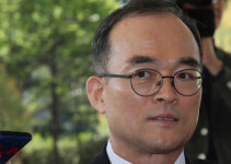 문무일 총장 “경찰 1차 수사종결권 반대”