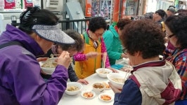 해운대구 반송2동 반송큰시장 상인회, 어버이날 맞아 반송큰시장 어버이날 효도행사 개최