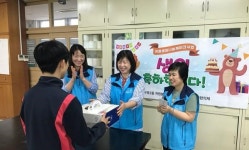 북구 구포2동 자원봉사캠프, 취약계층 아동에 생일축하 나눔케이크