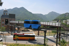 합천영상테마파크에서 모노레일 타고 청와대세트장 간다.