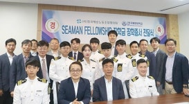 전국해운노조, 한국해양대에 장학금 전달