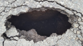 대구 싱크홀, 지름 2m 크기 구멍에 레미콘 차량 빠져