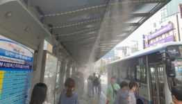 [포토뉴스] 사상구 버스정류소 ‘쿨링포그 존’ 운영
