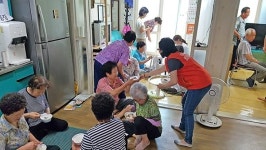 시원한 팥빙수 드시러 경로당으로 오세요