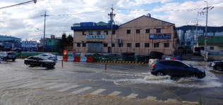 부산 장림동 송수관 파열 ‘물바다’ 520가구 수돗물 공급 끊겨